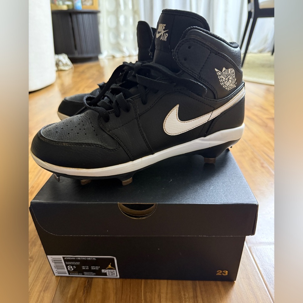 Jordan 1 Retro Metal Baseball cleats Black and White